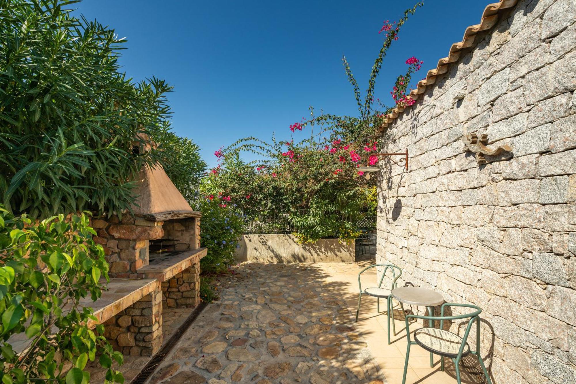 Villa Bouganville Cala Sinzias 卡斯蒂亚达斯 外观 照片