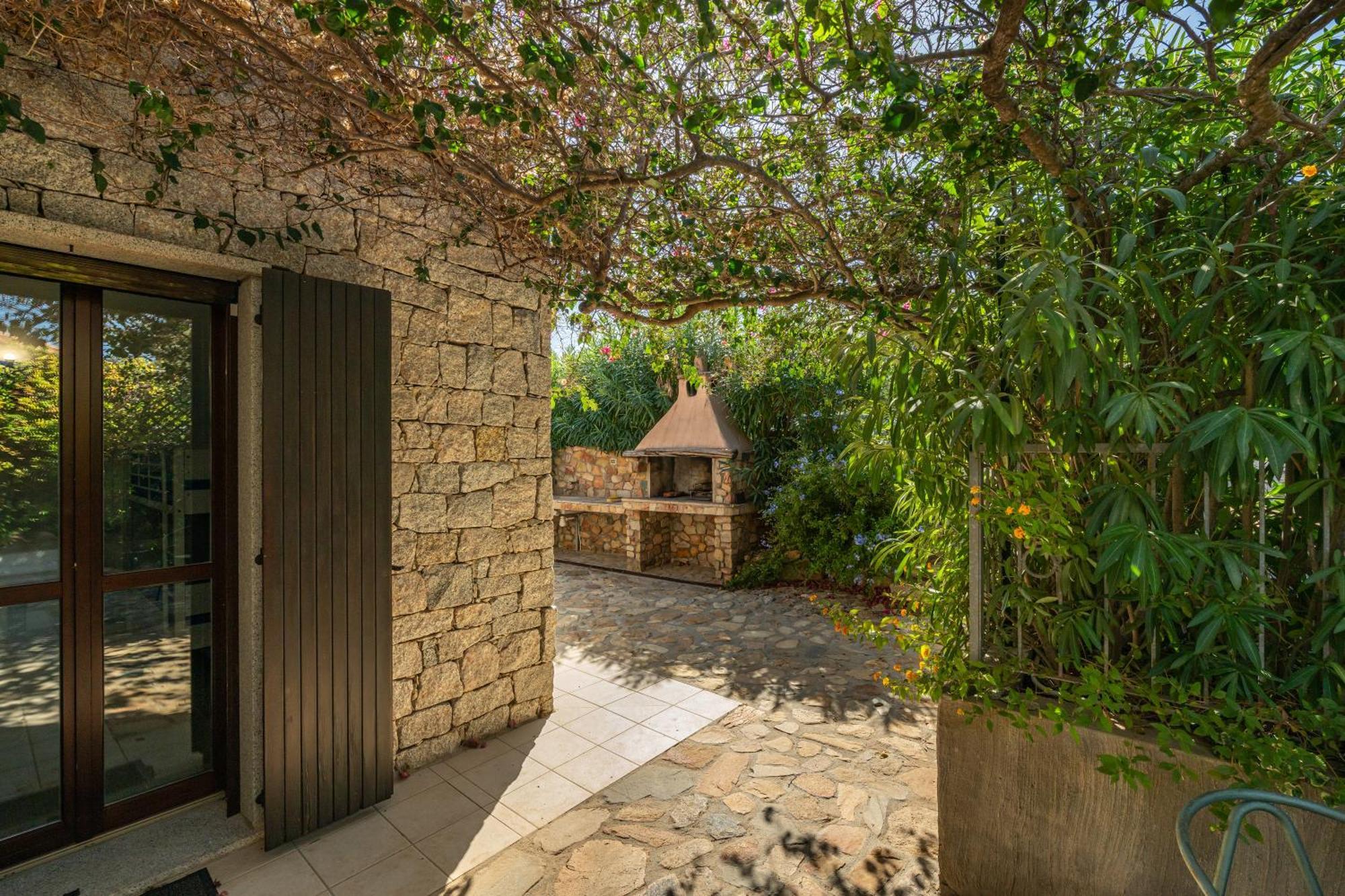 Villa Bouganville Cala Sinzias 卡斯蒂亚达斯 外观 照片