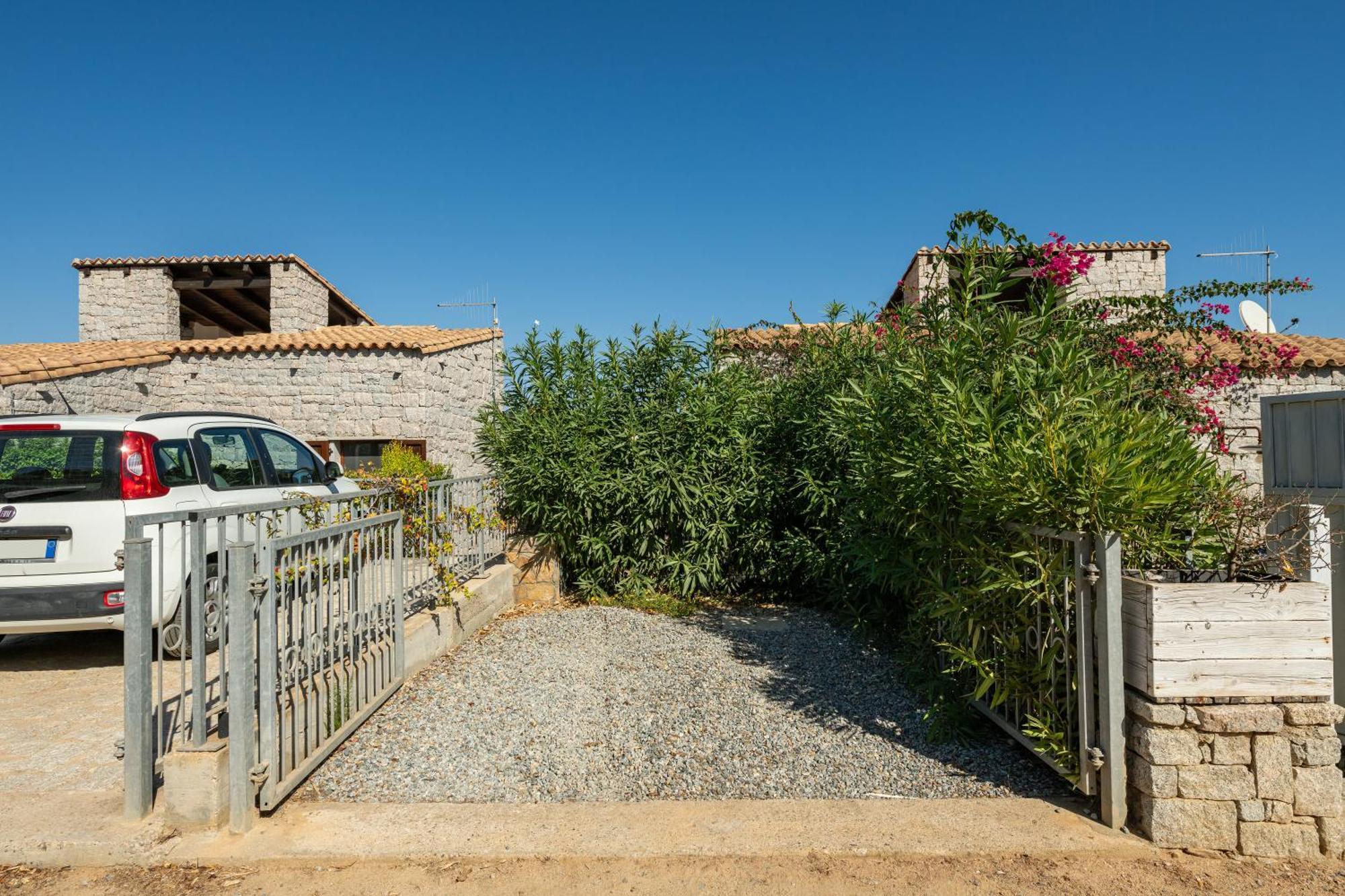 Villa Bouganville Cala Sinzias 卡斯蒂亚达斯 外观 照片