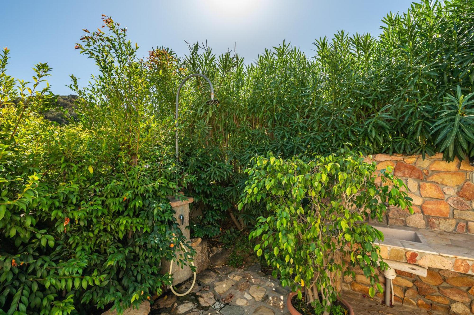 Villa Bouganville Cala Sinzias 卡斯蒂亚达斯 外观 照片