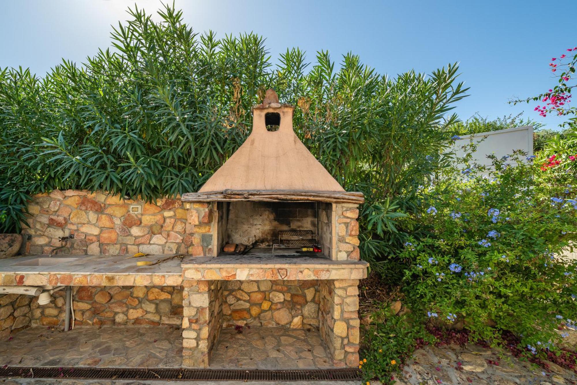 Villa Bouganville Cala Sinzias 卡斯蒂亚达斯 外观 照片