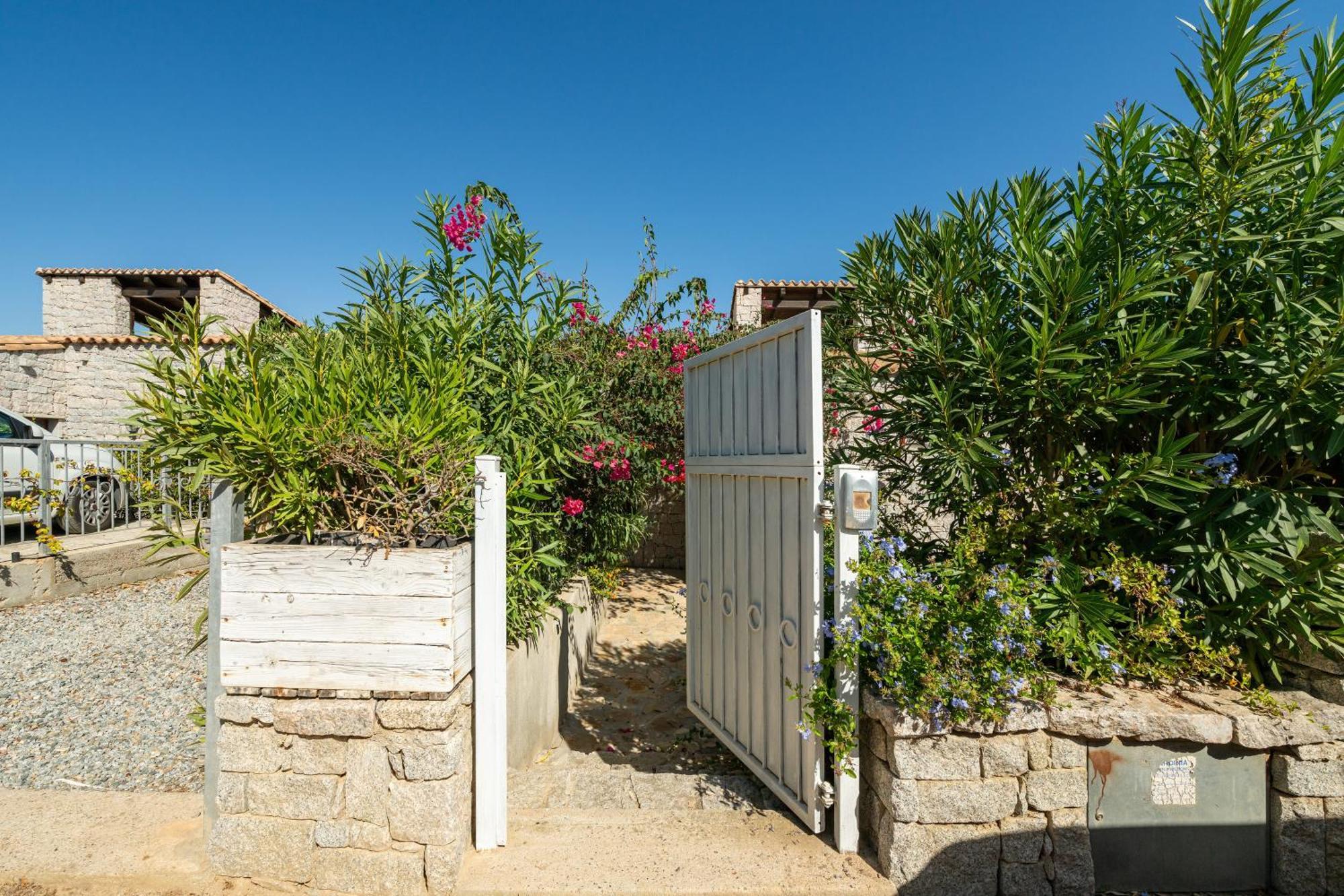 Villa Bouganville Cala Sinzias 卡斯蒂亚达斯 外观 照片